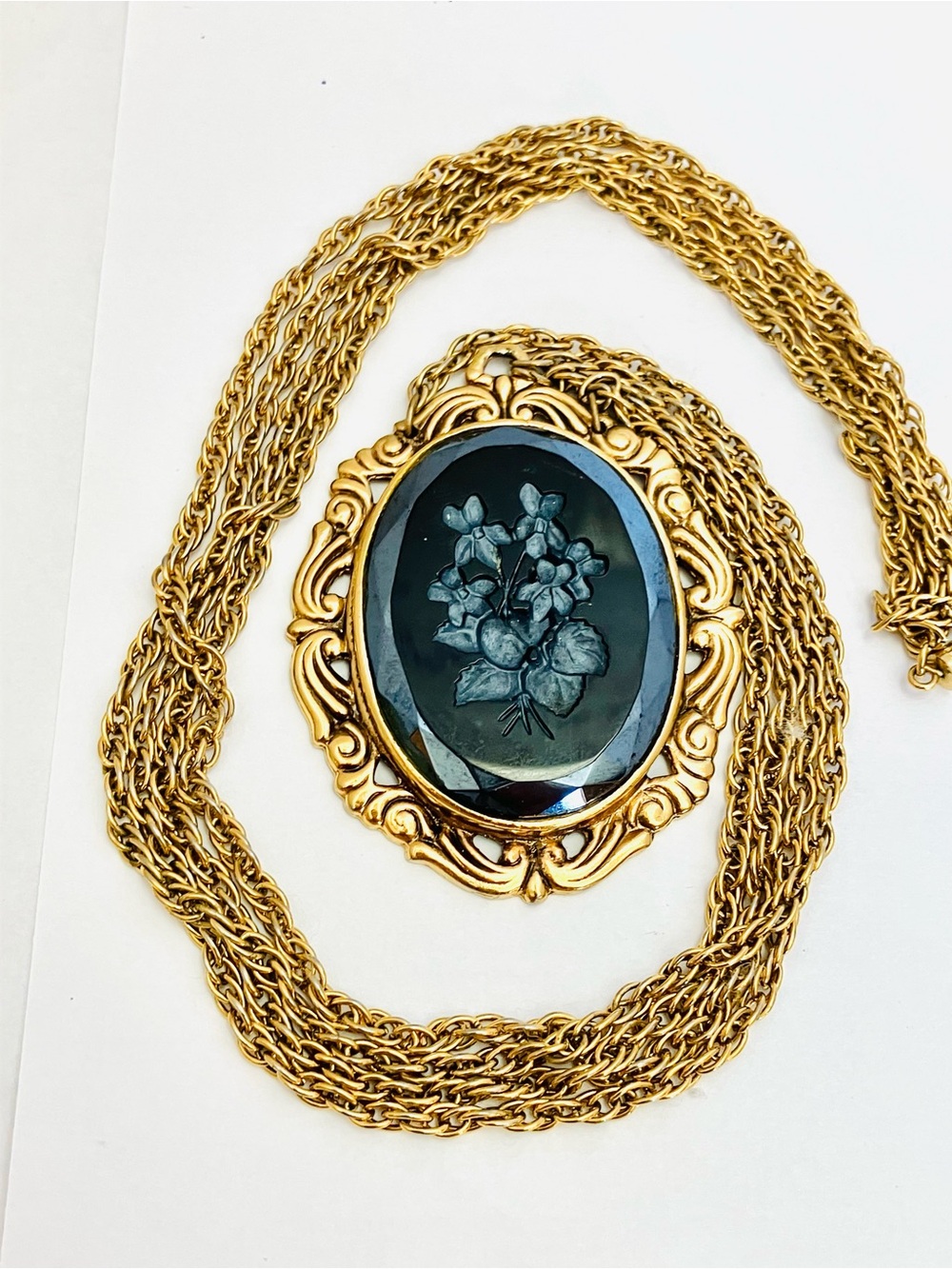 Vintage Gold Tone Oval Pendant Necklace Etched Floral Dark Glass 13in Chain Read